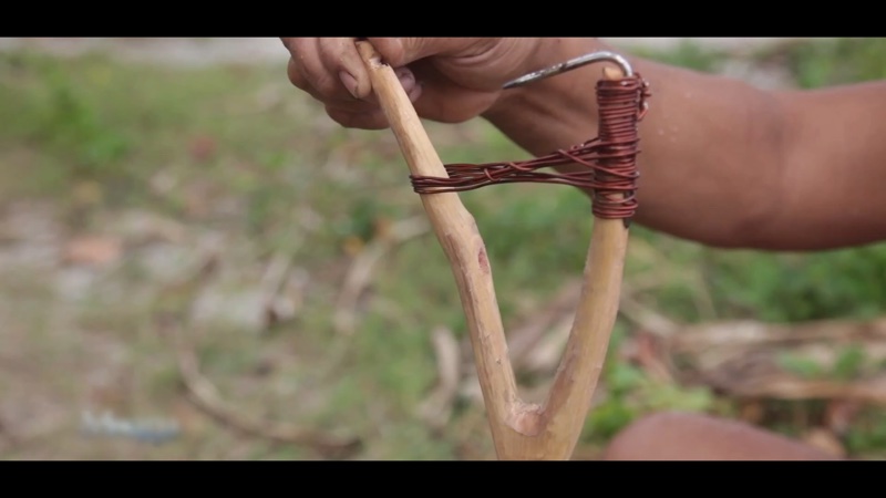 Vue des îles Australes — La pêche traditionnelle à l’uravena, Polynésie française